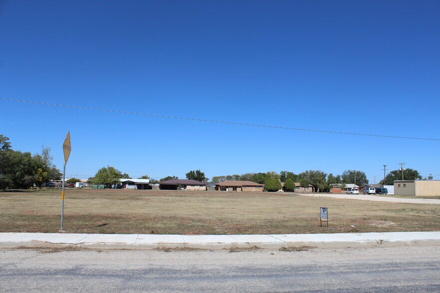 More Photos Of 1 SE 2nd St, Tulia Land For Sale