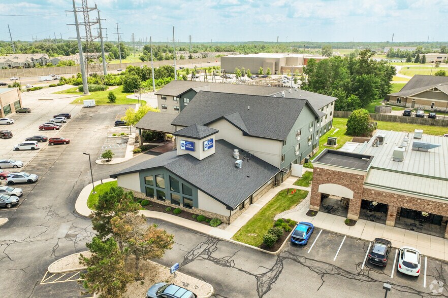 More Photos Of 2902 E DuPont Rd, Fort Wayne Hotel For Sale