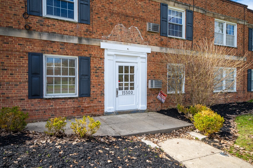 More Photos Of 15500 Van Aken, Shaker Heights Apartments For Sale