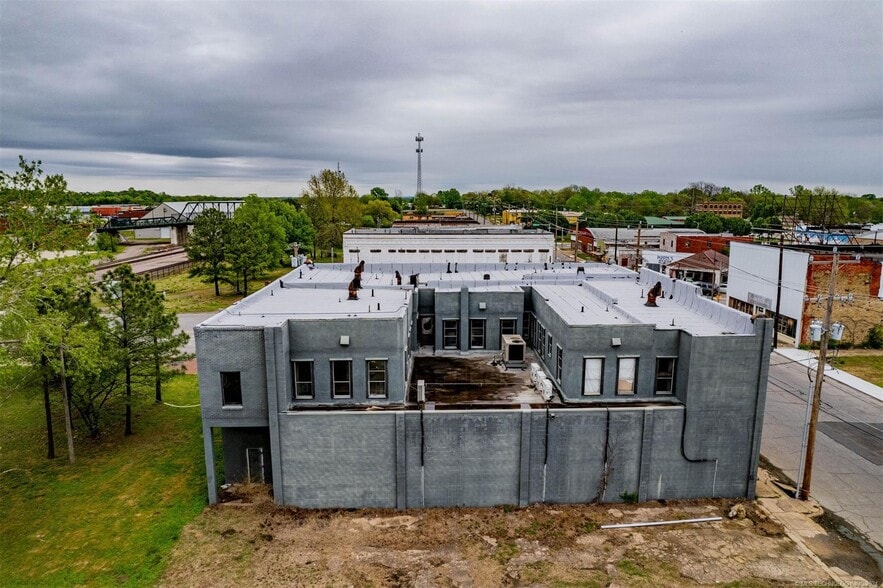 More Photos Of 125 N Cherokee St, Muskogee Office For Sale