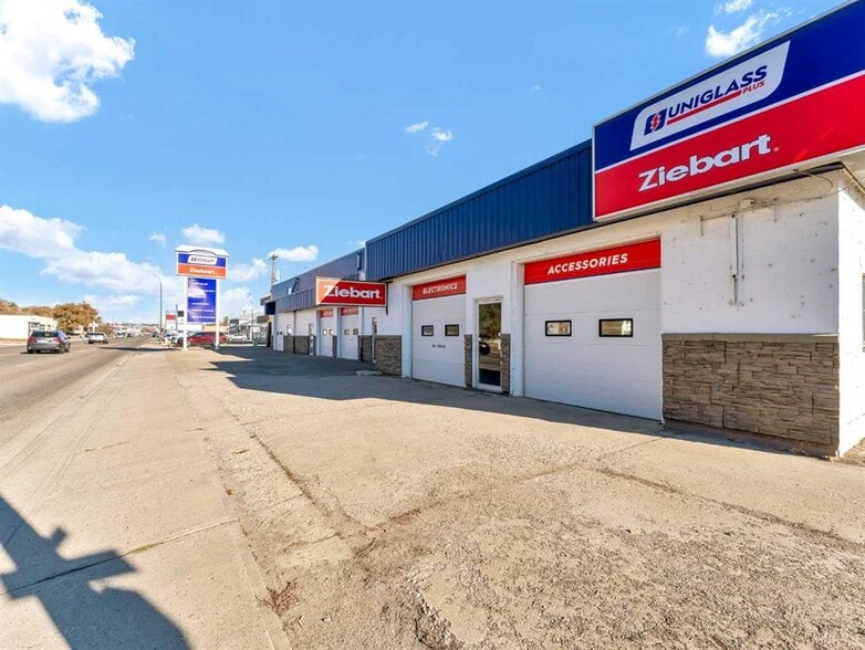 Primary Photo Of 1137-1139 Kingsway Av SE, Medicine Hat General Retail For Lease