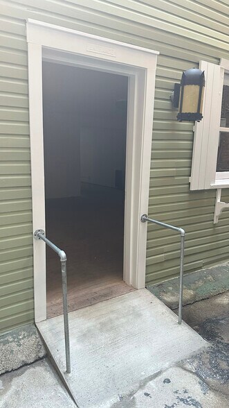 More Photos Of 112 W 17th St, New York Storefront Retail Office For Lease