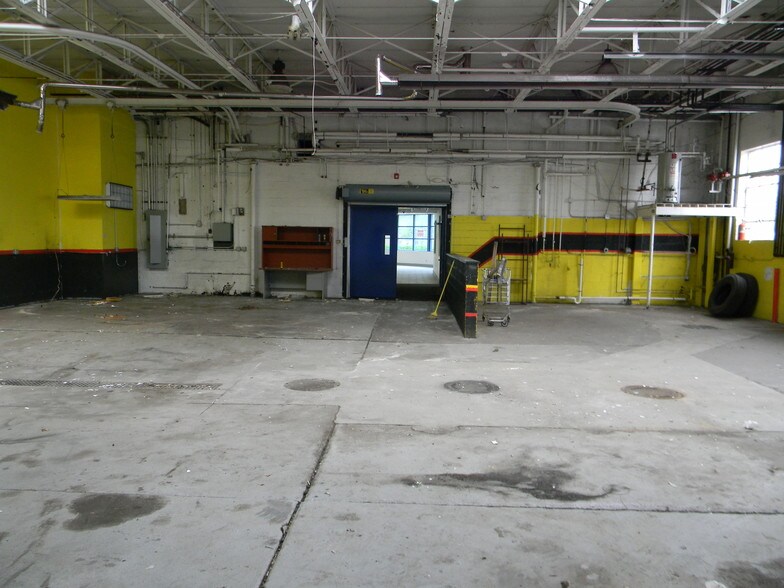 More Photos Of 1212 Abbott Rd, Buffalo Auto Dealership For Lease