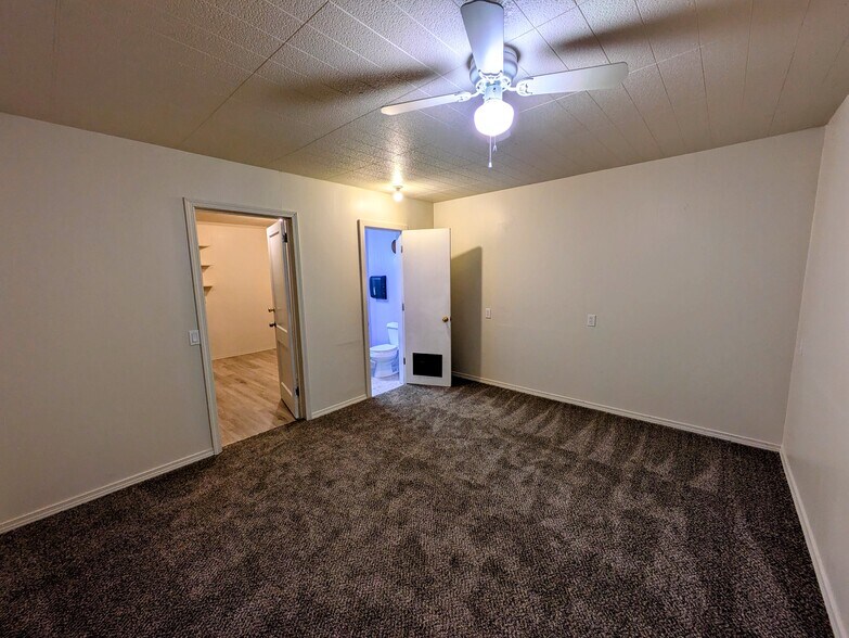 More Photos Of 616 Mill St, Maupin Hotel For Sale
