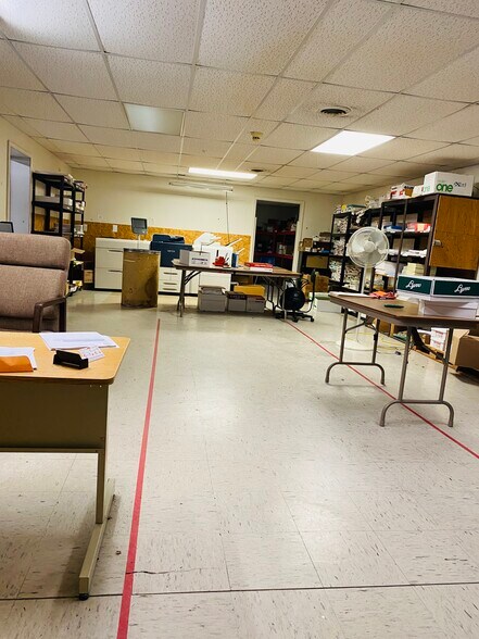 More Photos Of 721 Highway 5 N, Mountain Home Storefront For Sale