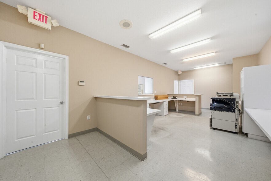 More Photos Of 401 W Interlake Blvd, Lake Placid Office For Sale