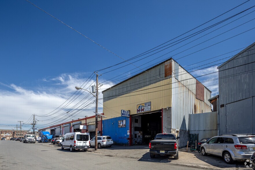 More Photos Of 234 Pacific St, Newark Service For Lease