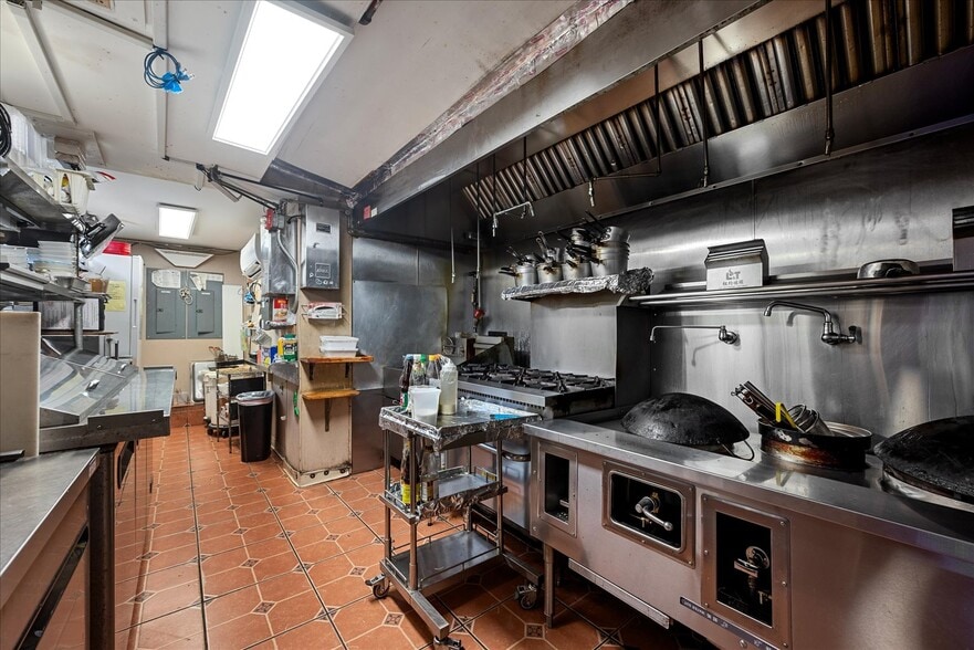 More Photos Of 207 N Kent St, Winchester General Retail For Sale