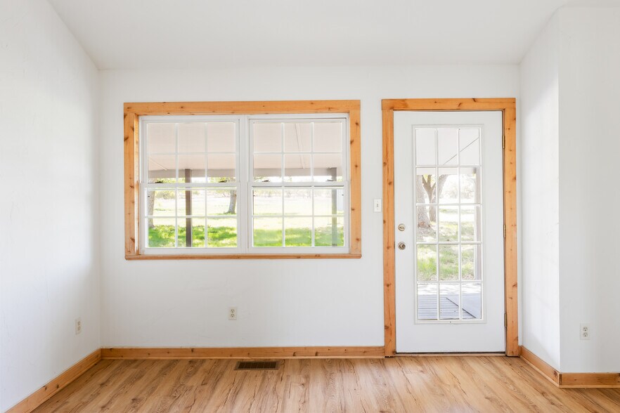 More Photos Of 9695 US-290 Hwy, Hye Land For Sale