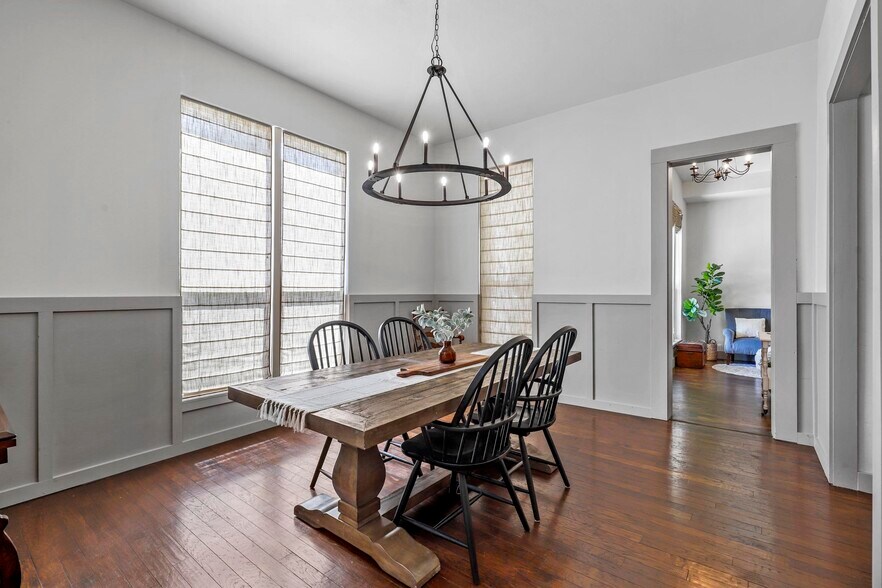 More Photos Of 115 N 1st St, Midlothian Storefront Retail Office For Sale