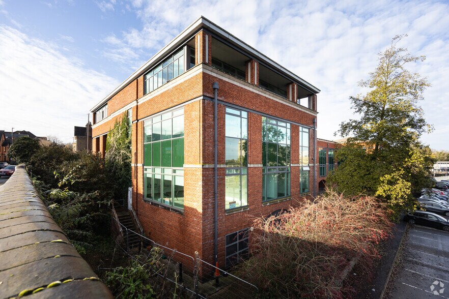 More Photos Of 1 Farnham Rd, Guildford Office For Lease
