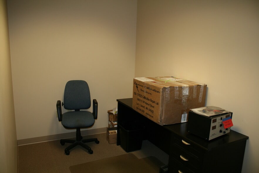 More Photos Of 7761 S Peoria St, Englewood Airplane Hangar For Lease