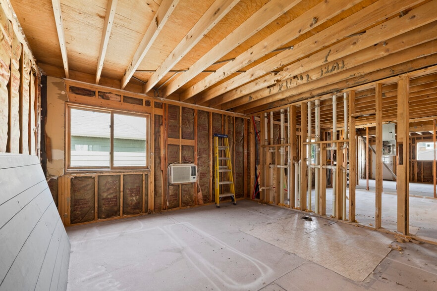 More Photos Of 537 2nd St, Havre Hotel For Sale