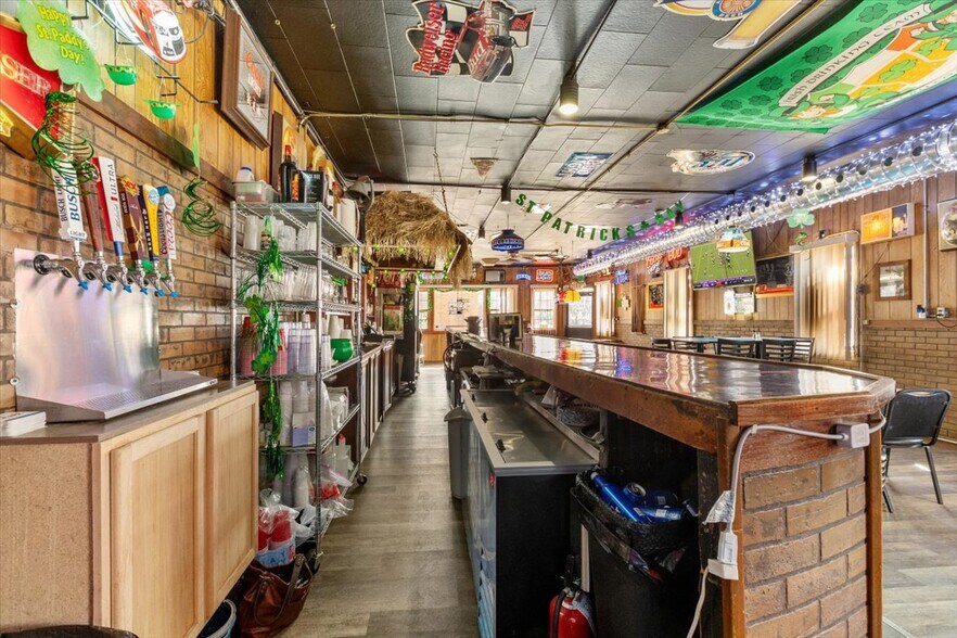 More Photos Of 1034 8th St, Onawa Bar For Sale