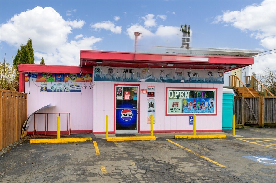 More Photos Of 1279 35th St, Springfield Storefront Retail Residential For Sale