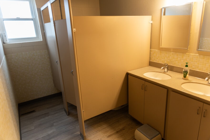 More Photos Of 381 H St, Hampton Religious Facility For Sale