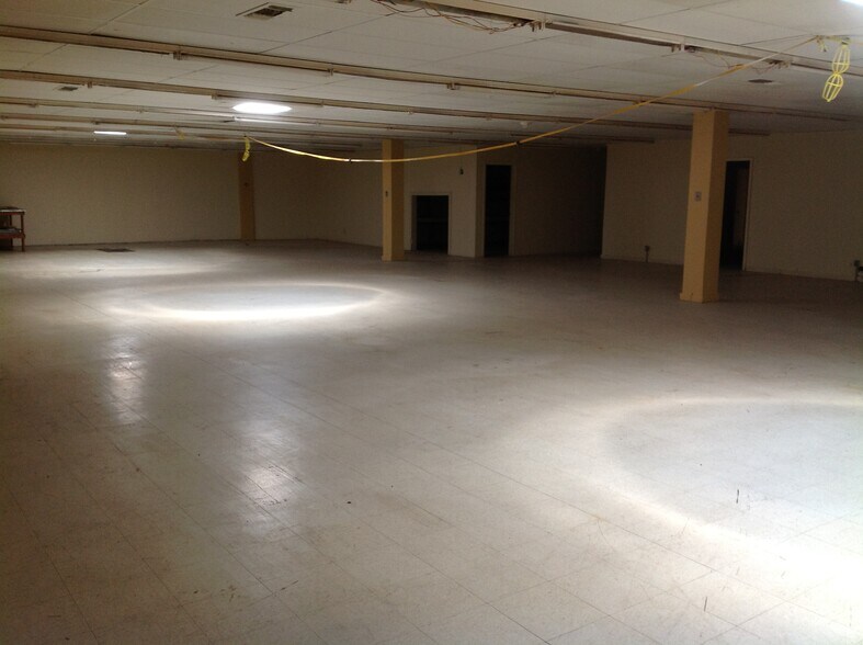 More Photos Of 6100 Jefferson Blvd, Groves Department Store For Sale