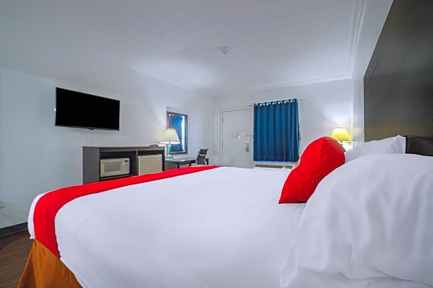 More Photos Of 3334 S US Highway 77 Byp, Kingsville Hotel For Sale