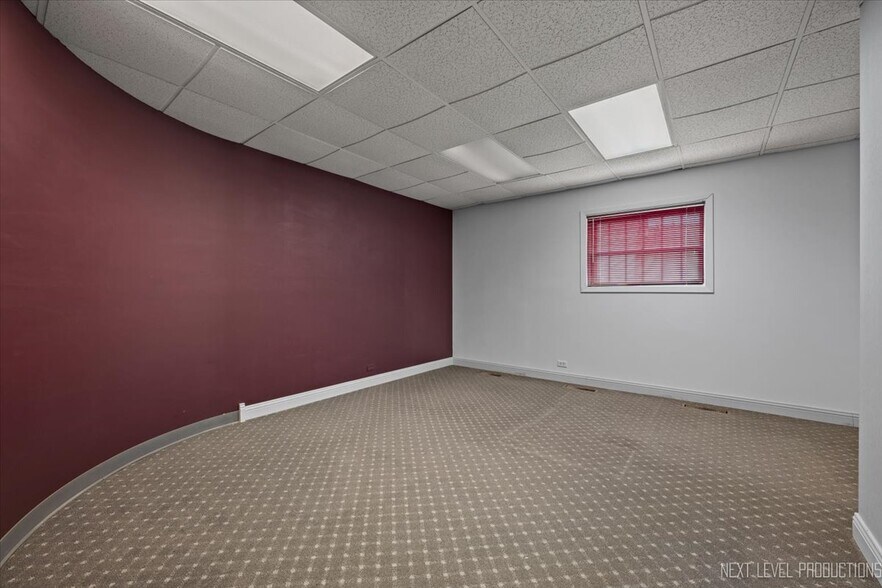 More Photos Of 422 E State St, Geneva Office For Sale