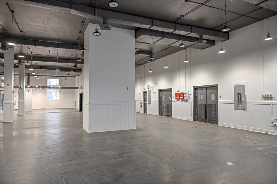 More Photos Of 19 Clifton Ave, Lakewood Post Office For Lease