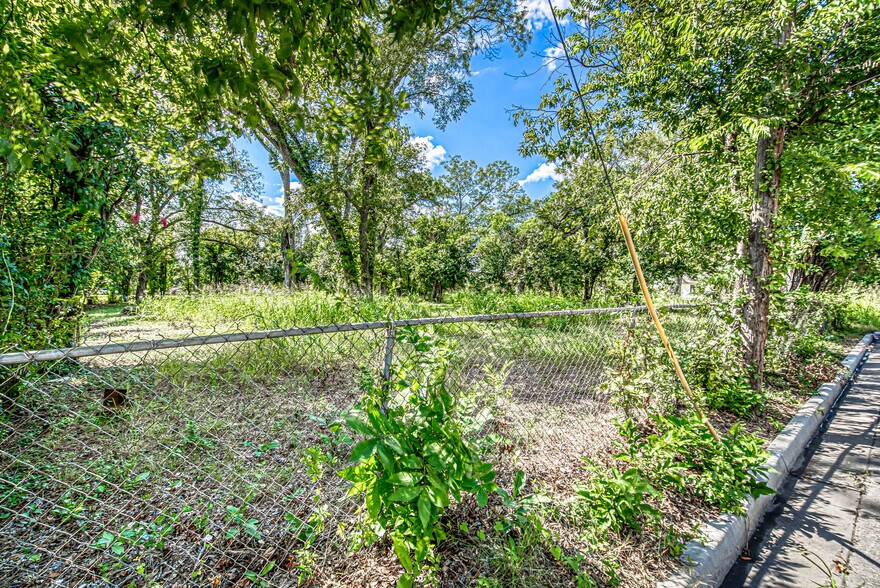 More Photos Of 722 S LBJ, San Marcos Land For Sale