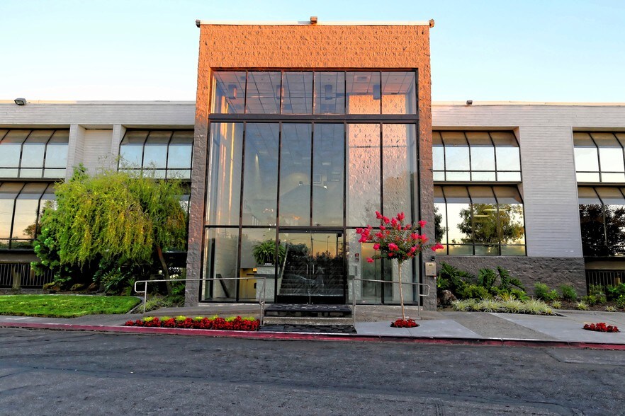 More Photos Of 1600 Sacramento Inn Way, Sacramento Office For Lease