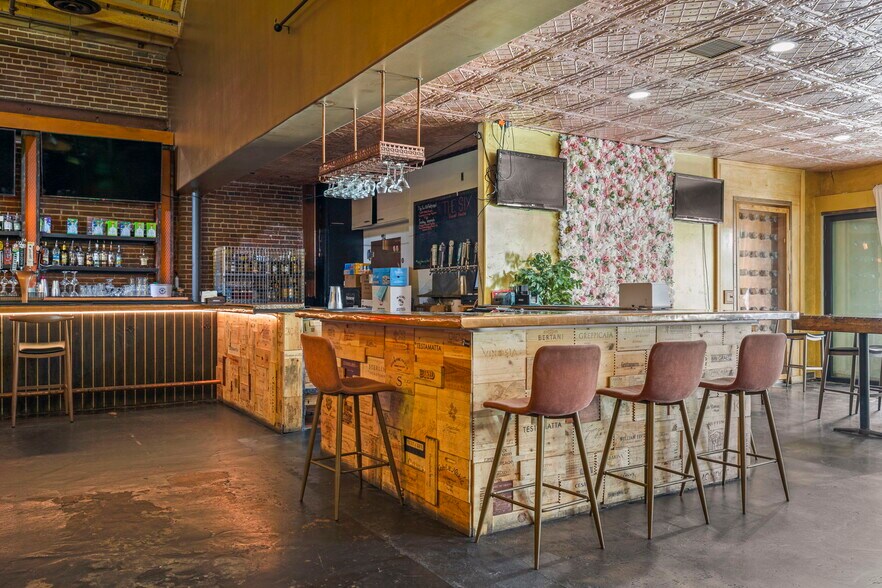 More Photos Of 419 E Main St, Ventura Restaurant For Lease