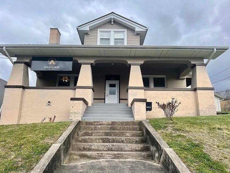 More Photos Of 223 E Market St, Johnson City Religious Facility For Lease