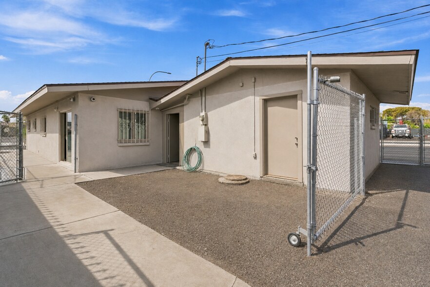 More Photos Of 1211 S Eastern Ave, Las Vegas Office For Lease
