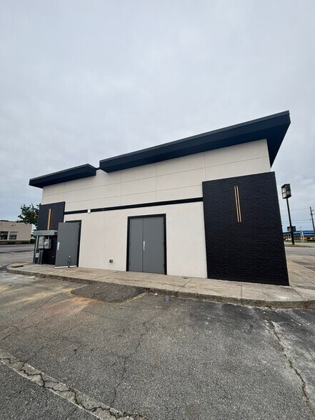 More Photos Of 251 Highway 49 N, Byron Restaurant For Lease