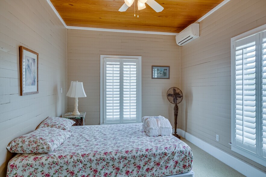 More Photos Of 107 N Broadway St, Fellsmere Hotel For Sale