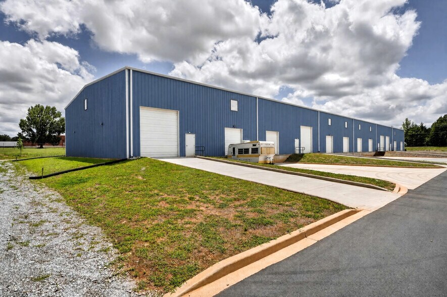 More Photos Of 121 Osage dr, Greenville Warehouse For Sale
