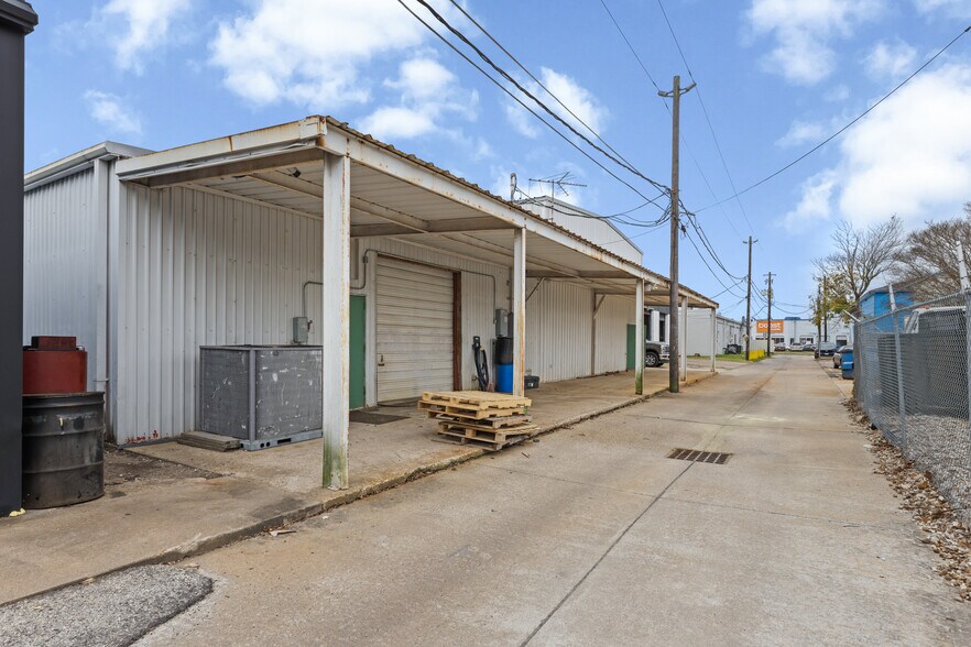 More Photos Of 408 Nasa Rd 1, Webster Freestanding For Sale