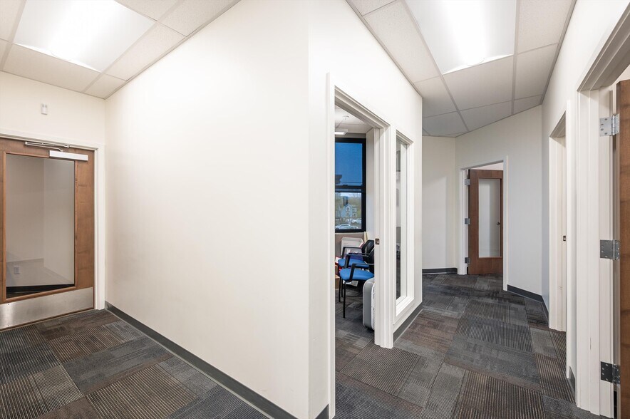 More Photos Of 1609-1611 Broadway St, Bellingham Office For Lease