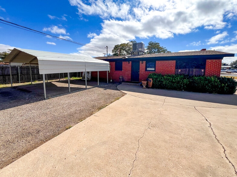 More Photos Of 2604 W Kansas Ave, Midland Loft Creative Space For Sale