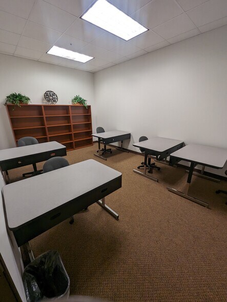 More Photos Of 5901 Technology Center Dr, Indianapolis Office For Lease