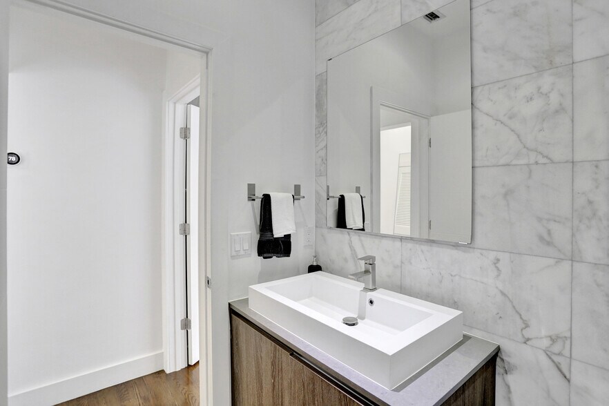 More Photos Of 430 Ne 121st St, Biscayne Park Movie Radio TVStudio For Sale