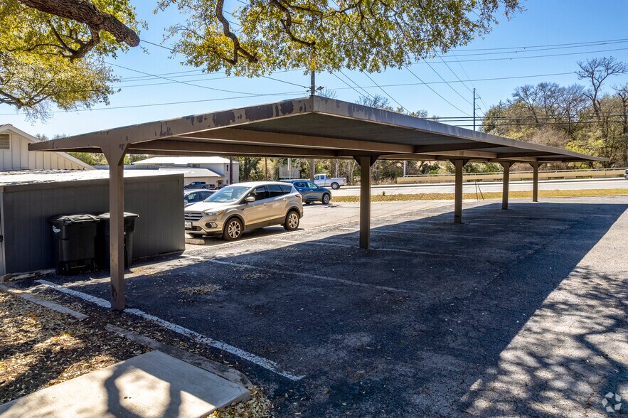 More Photos Of 645 Floral Ave, New Braunfels Office For Lease