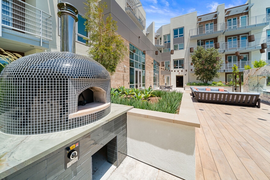 More Photos Of 585 Anton Blvd, Costa Mesa Apartments For Lease