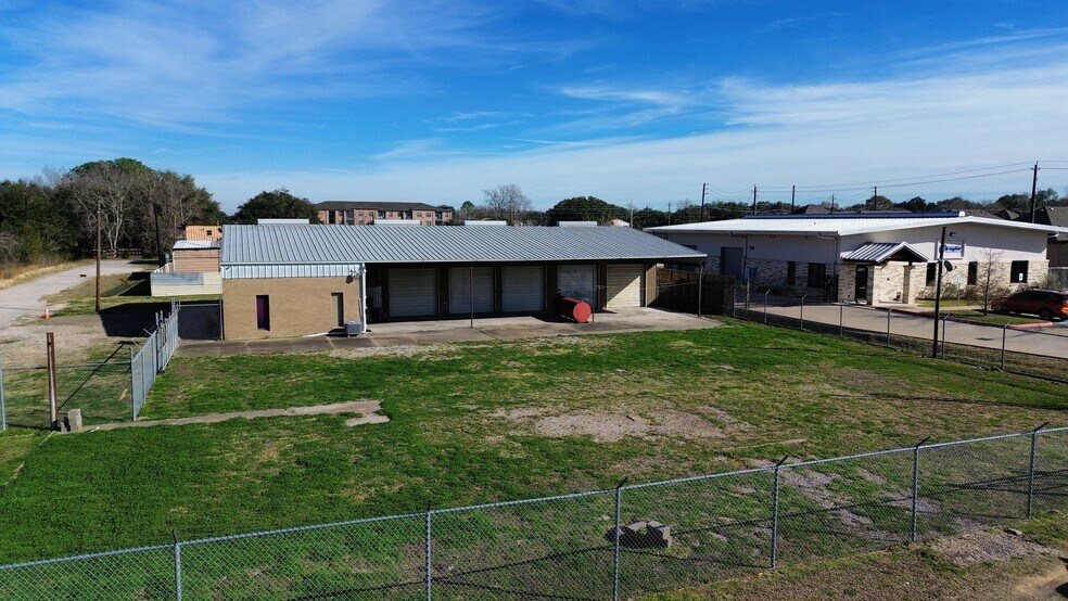 More Photos Of 3412 Lockheed St, Pearland Auto Salvage Facility For Sale