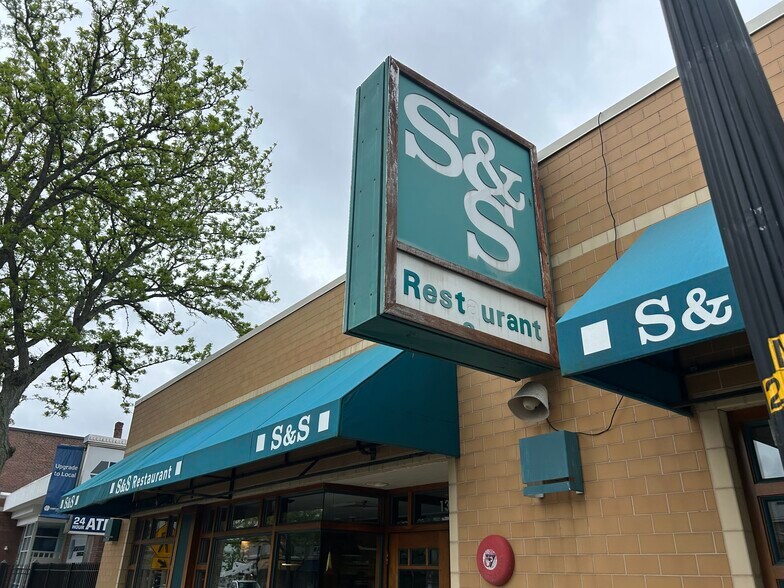 More Photos Of 1334 Cambridge St, Cambridge Restaurant For Lease