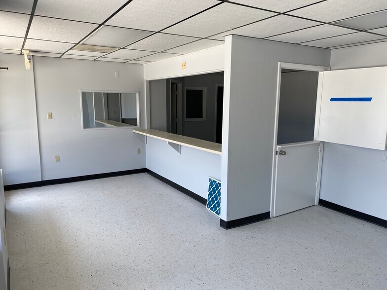 More Photos Of 1535 N Cogswell St, Rockledge Warehouse For Lease