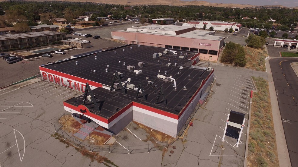More Photos Of 1201 Stardust St, Reno Bowling Alley For Lease