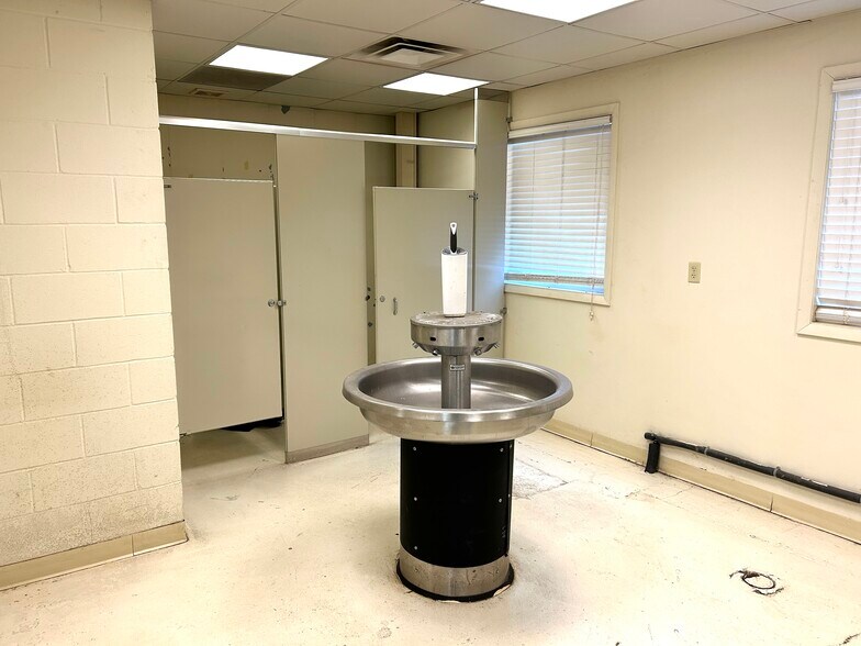 More Photos Of 123 Turkey Run Rd, Salem Distribution For Sale