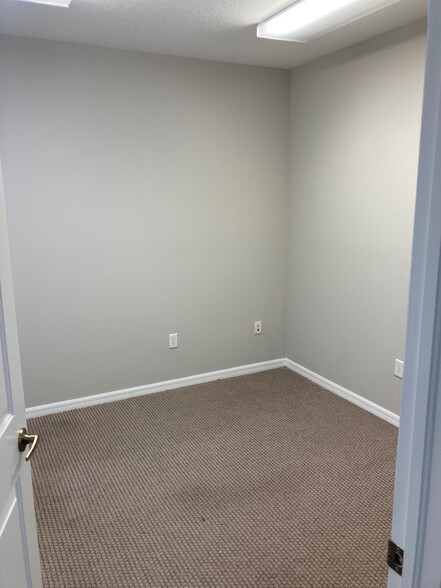 More Photos Of 14440-14442 Bruce B Downs Blvd, Tampa Medical For Lease