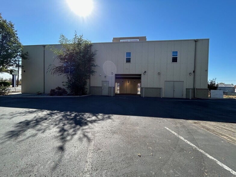More Photos Of 650 E Fairview Ave, Meridian Freestanding For Lease