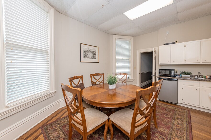 More Photos Of 2607 Vineville Ave, Macon-Bibb Office For Lease