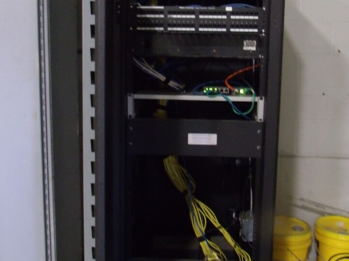 More Photos Of 411 Holmes St, Frankfort Light Distribution For Sale