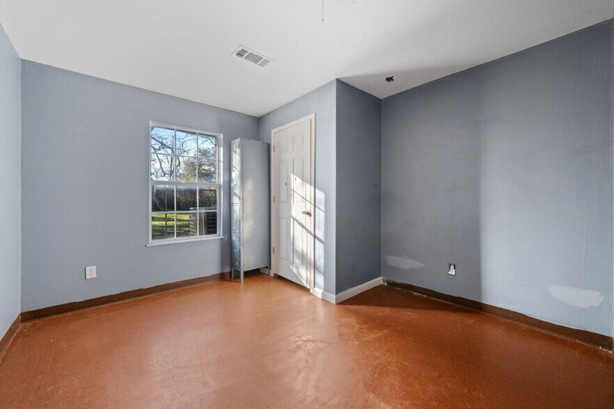 More Photos Of 114 Main St, Hull Multifamily For Sale