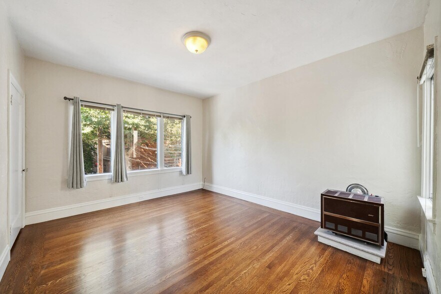 More Photos Of 309 63rd St, Oakland Apartments For Sale